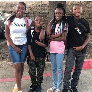 Meet your Posher, Derrick